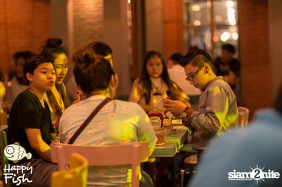 คืนวันศุกร์ ที่ร้าน แฮปปี้ ฟิช, เอเชีย ทีค เดอะ ริเวอร์ฟร้อนท์ — photo 94