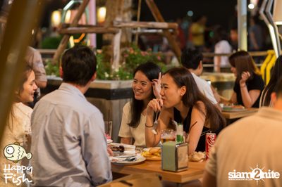 คืนวันศุกร์ ที่ร้าน แฮปปี้ ฟิช, เอเชีย ทีค เดอะ ริเวอร์ฟร้อนท์ — photo 100