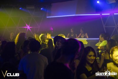 ปาร์ตี้คืนวันเสาร์ ที่ร้าน วี คลับ, สุขุมวิท ซอย 11 — photo 75