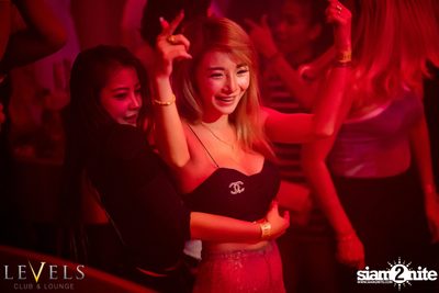 Social Hooliganz ที่ เลเวลส์ — photo 2