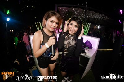 Hooters Thanksgiving กับ Playboy Thailand ที่ แอมบาร์ — photo 35