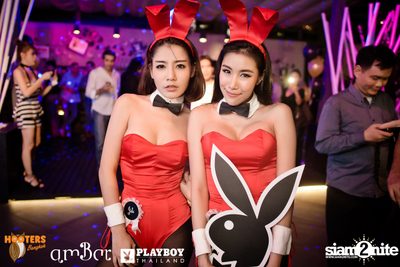 Hooters Thanksgiving กับ Playboy Thailand ที่ แอมบาร์ — photo 39