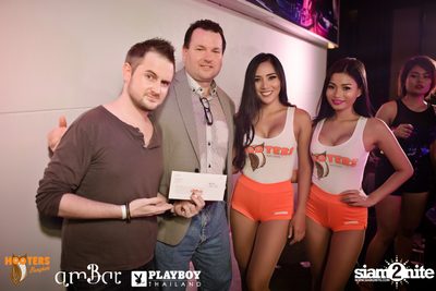 Hooters Thanksgiving กับ Playboy Thailand ที่ แอมบาร์ — photo 40