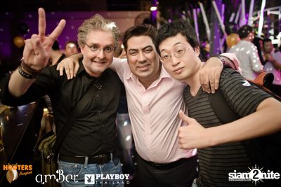 Hooters Thanksgiving กับ Playboy Thailand ที่ แอมบาร์ — photo 57