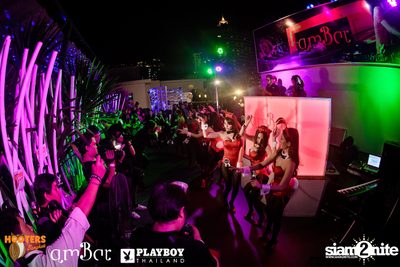 Hooters Thanksgiving กับ Playboy Thailand ที่ แอมบาร์ — photo 66