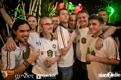 Hooters Thanksgiving กับ Playboy Thailand ที่ แอมบาร์ — photo 77