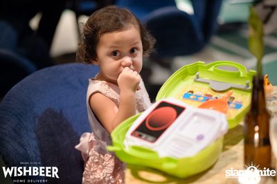 Ayinger & Schneider Weisse ที่ วิชเบียร์ โฮม บาร์ — photo 12