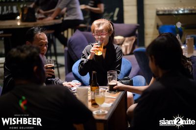 Ayinger & Schneider Weisse ที่ วิชเบียร์ โฮม บาร์ — photo 18