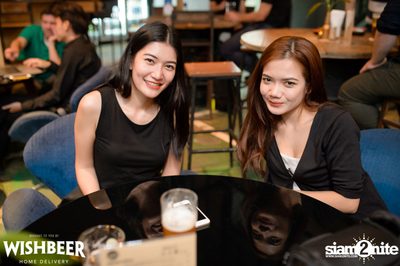 Ayinger & Schneider Weisse ที่ วิชเบียร์ โฮม บาร์ — photo 22