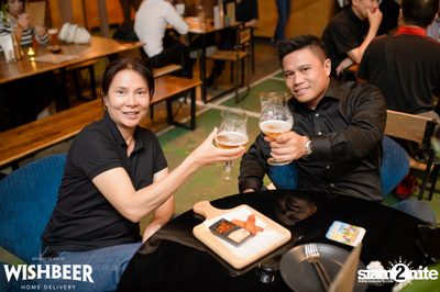 Ayinger & Schneider Weisse ที่ วิชเบียร์ โฮม บาร์ — photo 24
