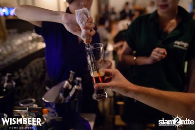 Ayinger & Schneider Weisse ที่ วิชเบียร์ โฮม บาร์ — photo 27