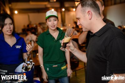 Ayinger & Schneider Weisse ที่ วิชเบียร์ โฮม บาร์ — photo 29