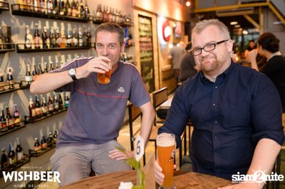 Ayinger & Schneider Weisse ที่ วิชเบียร์ โฮม บาร์ — photo 40