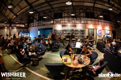 Ayinger & Schneider Weisse ที่ วิชเบียร์ โฮม บาร์ — photo 42
