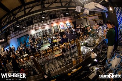 Ayinger & Schneider Weisse ที่ วิชเบียร์ โฮม บาร์ — photo 43