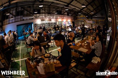Ayinger & Schneider Weisse ที่ วิชเบียร์ โฮม บาร์ — photo 46