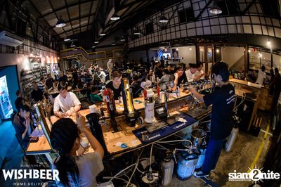 Ayinger & Schneider Weisse ที่ วิชเบียร์ โฮม บาร์ — photo 48