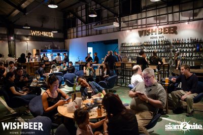 Ayinger & Schneider Weisse ที่ วิชเบียร์ โฮม บาร์ — photo 52
