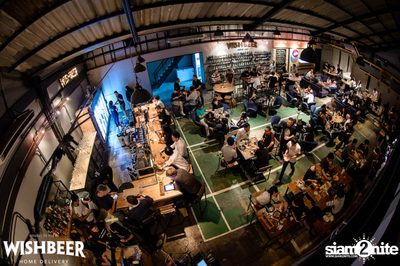 Ayinger & Schneider Weisse ที่ วิชเบียร์ โฮม บาร์ — photo 57