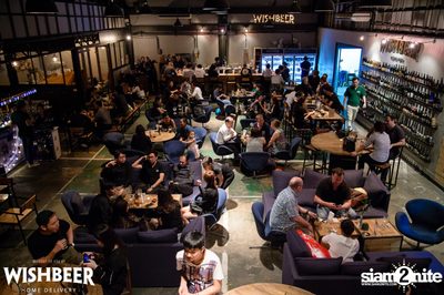 Ayinger & Schneider Weisse ที่ วิชเบียร์ โฮม บาร์ — photo 63
