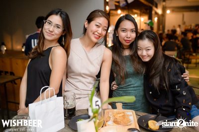 Ayinger & Schneider Weisse ที่ วิชเบียร์ โฮม บาร์ — photo 64