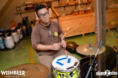 Ayinger & Schneider Weisse ที่ วิชเบียร์ โฮม บาร์ — photo 65