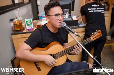 Ayinger & Schneider Weisse ที่ วิชเบียร์ โฮม บาร์ — photo 66