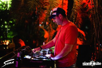 Sunn Presents: Miguel Campbell ที่ ไลฟ์ อาร์ซีเอ — photo 14