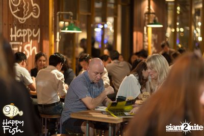 คืนวันศุกร์ ที่ร้าน แฮปปี้ ฟิช, เอเชีย ทีค เดอะ ริเวอร์ฟร้อนท์ — photo 40