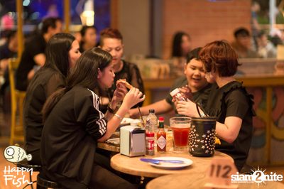 คืนวันศุกร์ ที่ร้าน แฮปปี้ ฟิช, เอเชีย ทีค เดอะ ริเวอร์ฟร้อนท์ — photo 55