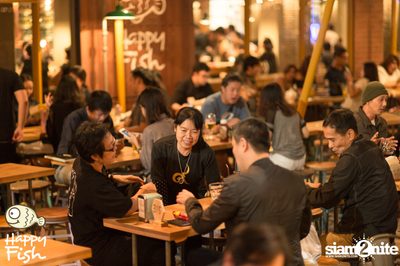 คืนวันศุกร์ ที่ร้าน แฮปปี้ ฟิช, เอเชีย ทีค เดอะ ริเวอร์ฟร้อนท์ — photo 86