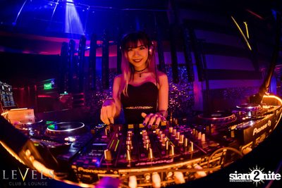 DJ UNIC ที่ เลเวลส์ — photo 5