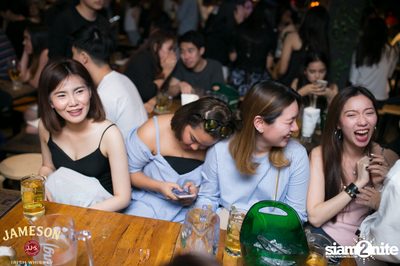 คืนวันศุกร์ ที่ร้าน เท เอกมัย — photo 12