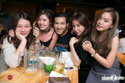 คืนวันศุกร์ ที่ร้าน เท เอกมัย — photo 40