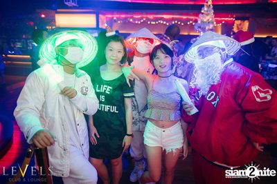 BAD A** X-Mas ที่ เลเวลส์ — photo 28