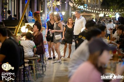 คืนวันอาทิตย์ ที่ร้าน แฮปปี้ ฟิช, เอเชีย ทีค เดอะ ริเวอร์ฟร้อนท์ — photo 35