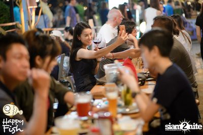 คืนวันอาทิตย์ ที่ร้าน แฮปปี้ ฟิช, เอเชีย ทีค เดอะ ริเวอร์ฟร้อนท์ — photo 37