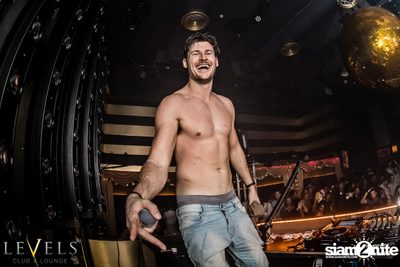 Rave Radio ที่ เลเวลส์ — photo 8