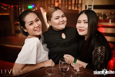 Rave Radio ที่ เลเวลส์ — photo 17