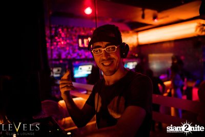 Rave Radio ที่ เลเวลส์ — photo 21
