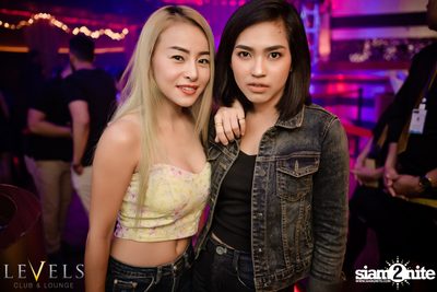 Rave Radio ที่ เลเวลส์ — photo 22
