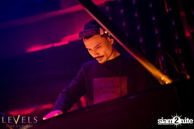 Rave Radio ที่ เลเวลส์ — photo 26
