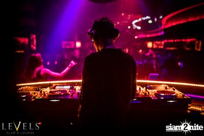 Rave Radio ที่ เลเวลส์ — photo 29