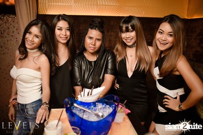 Rave Radio ที่ เลเวลส์ — photo 36