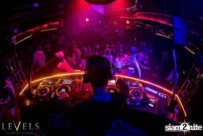 Rave Radio ที่ เลเวลส์ — photo 58