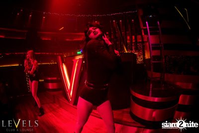 Rave Radio ที่ เลเวลส์ — photo 63