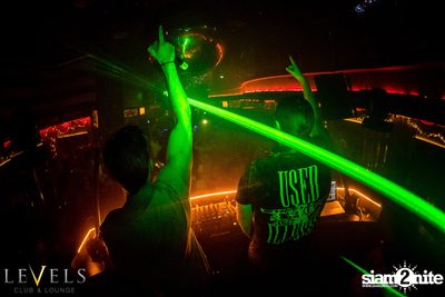 Rave Radio ที่ เลเวลส์ — photo 76