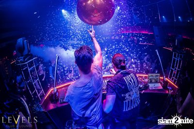 Rave Radio ที่ เลเวลส์ — photo 77