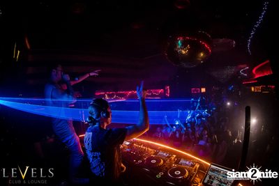 Rave Radio ที่ เลเวลส์ — photo 78