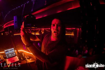 Rave Radio ที่ เลเวลส์ — photo 86